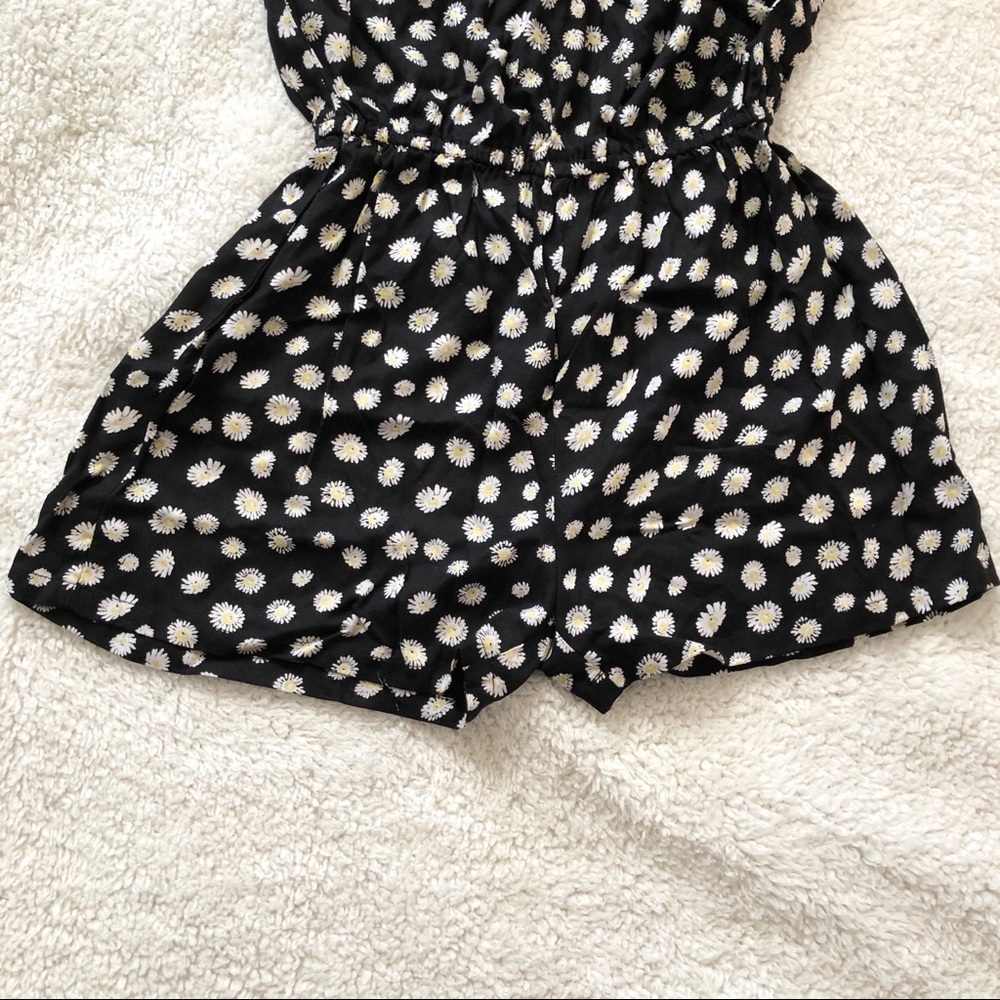 Daisy Ruffle Romper - Picture 3 of 4